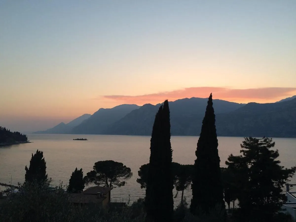 Villa Gelmi Front Lake 马尔切西内