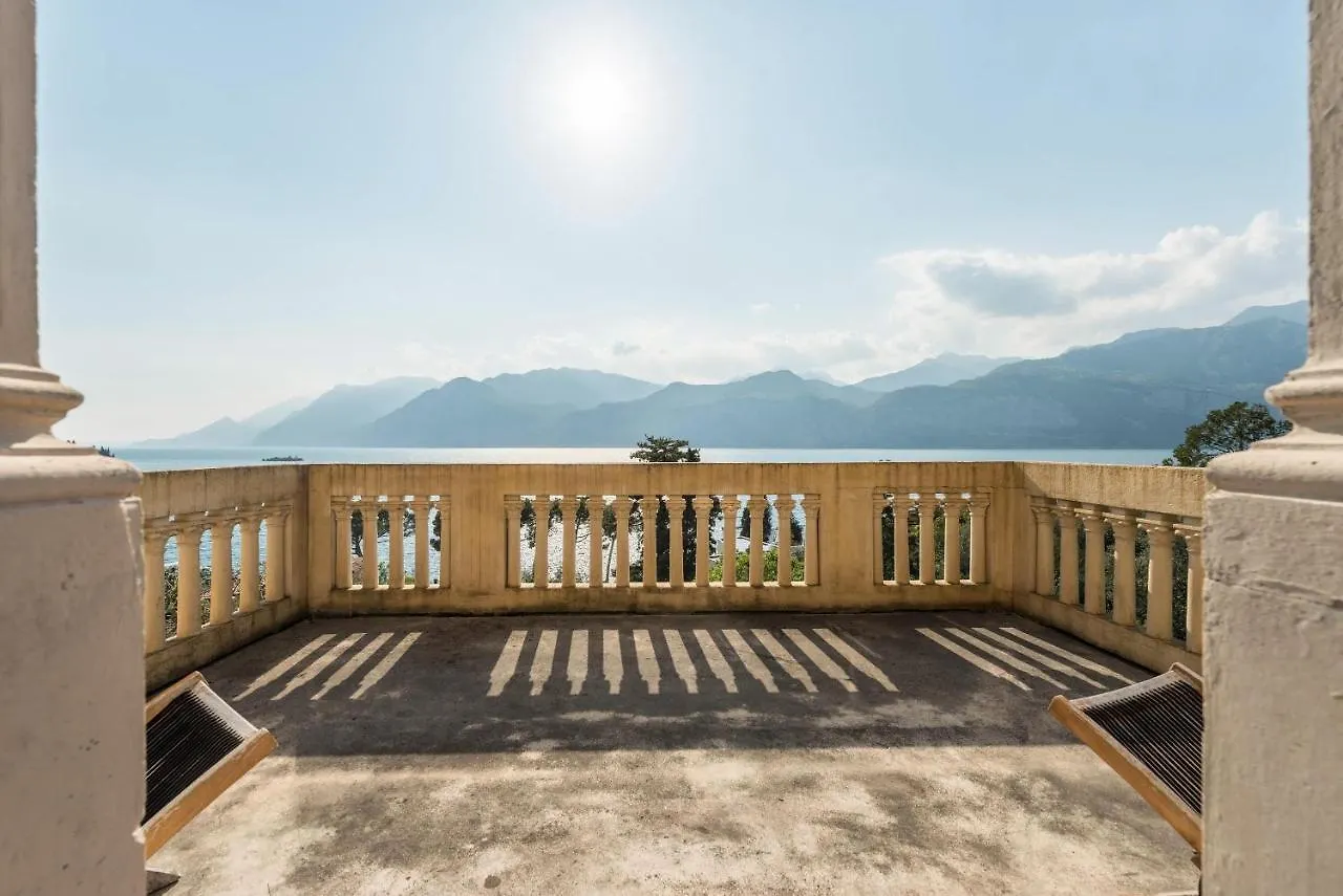 Villa Gelmi Front Lake 马尔切西内 意大利