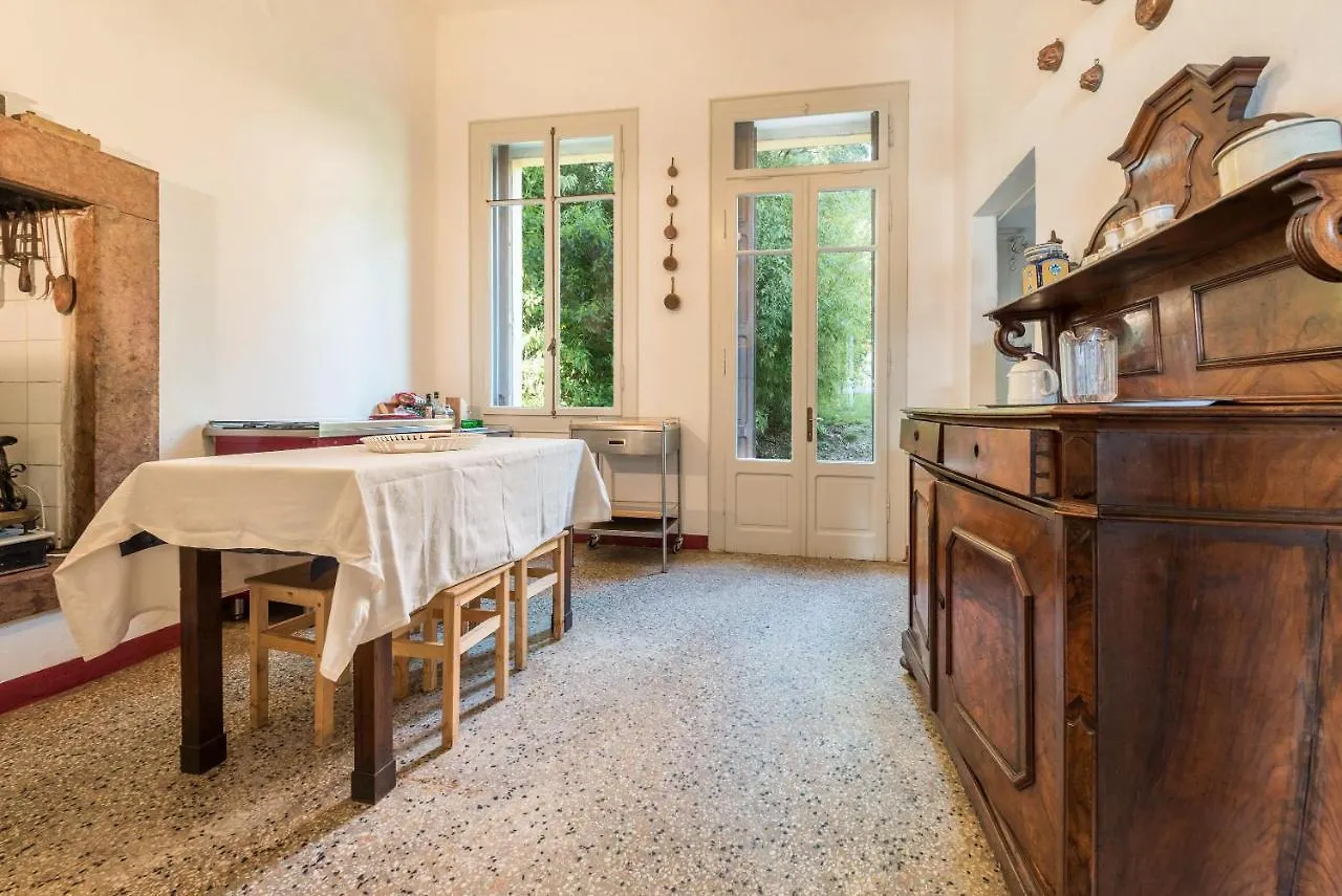 Villa Gelmi Front Lake 马尔切西内